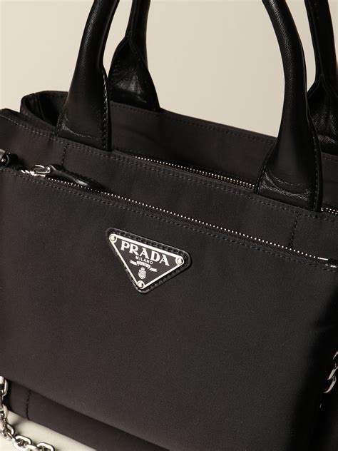 borsa prada con patellaad angolo co cucitura dellozero|Borse a Spalla e con Tracolla da Donna .